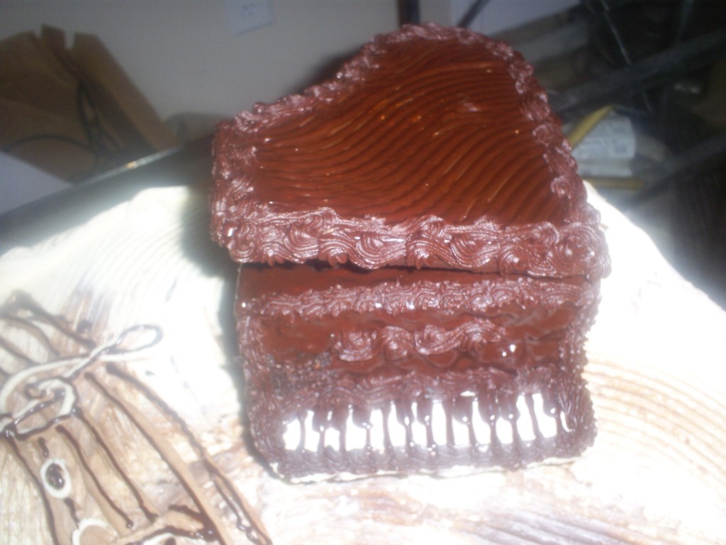 tasteandc.biz Piano Cake 
